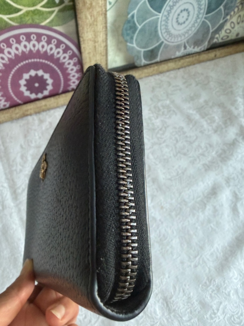 Gucci Animalier Bee black Leather Zip Around Wallet. - Picture 6 of 17